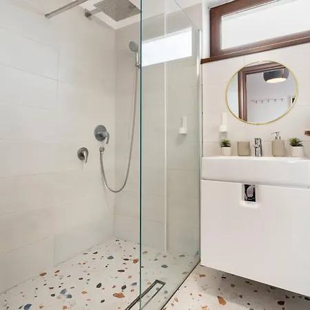 Apartment Urban Serenity